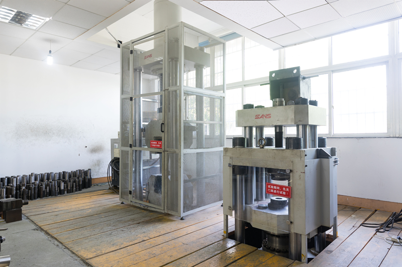 ELEKTRO-SERWO-MASZYNA DO TESTOWANIA 200TON