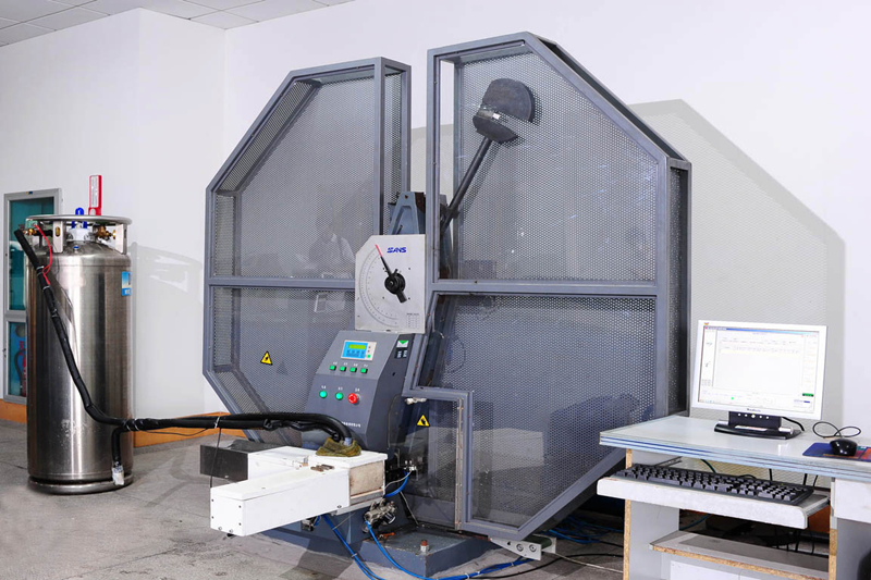 MASZYNA DO TESTOWANIA UDERZEŃ